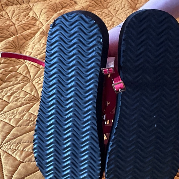 Red studded sandals 🩴 - Picture 3 of 3